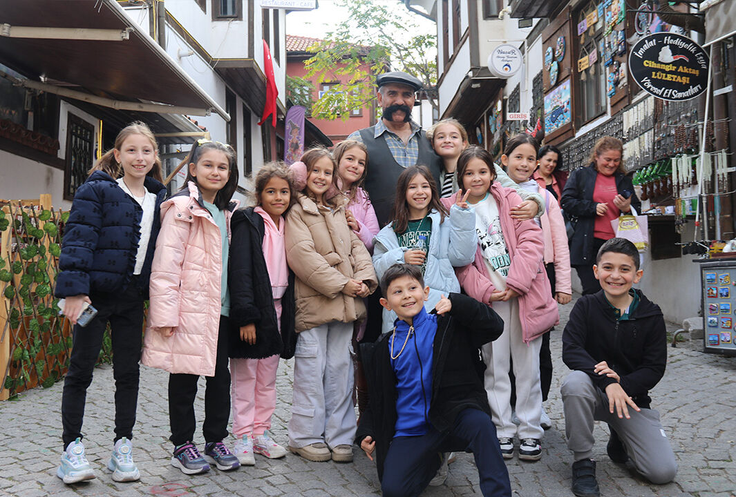 Herkes ona bakıyor! Almanya'dan Eskişehir'e dönen gurbetçi dikkatleri üzerine topladı: Dedelerimiz böyle gezerdi - 2. Resim