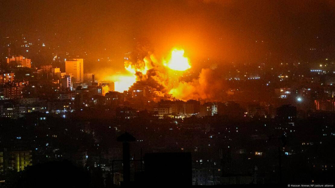 İsrail, Suriye'yi bombalıyor! Hava saldırıları geceyi gündüze çevirdi - 1. Resim