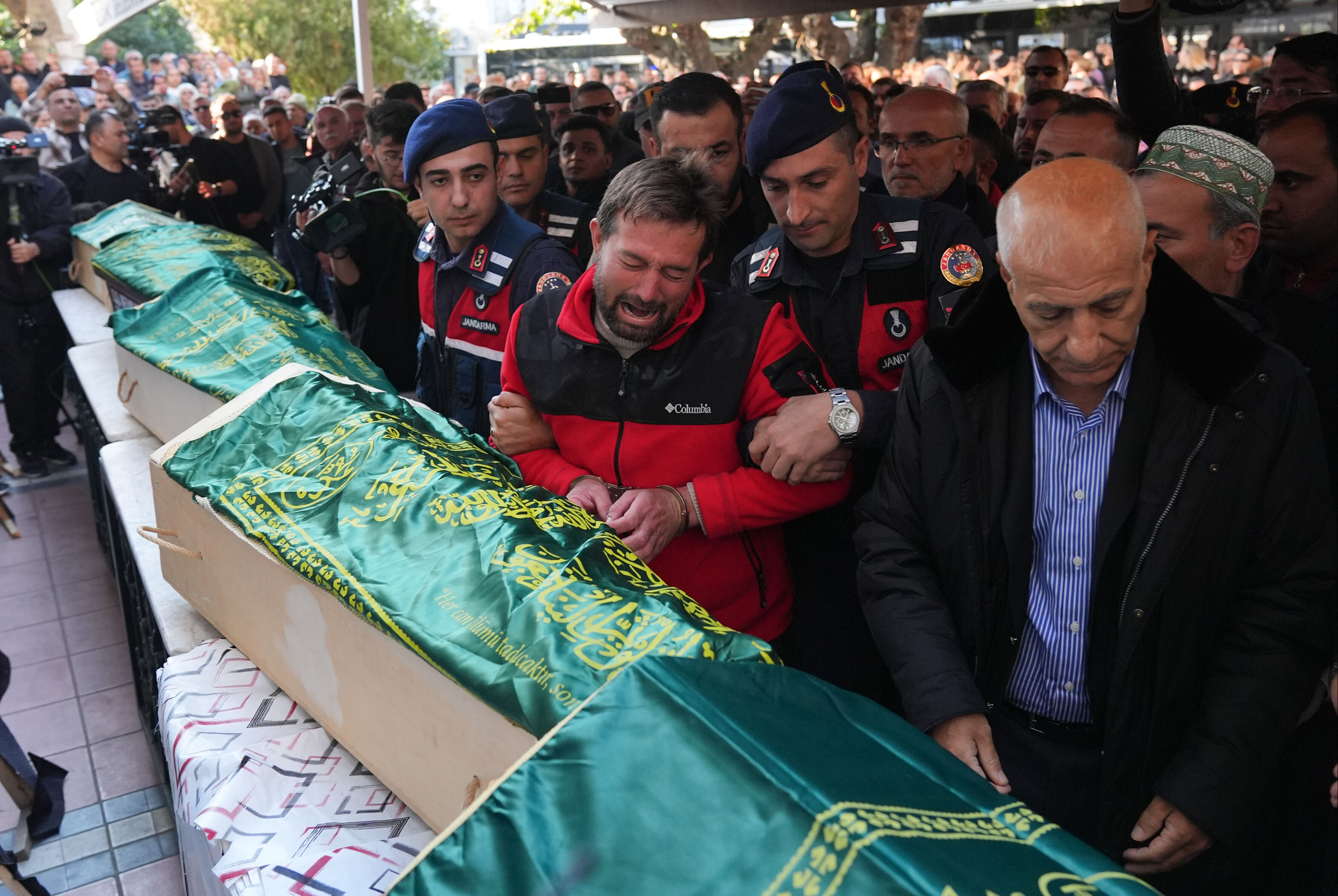 İzmir Selçuk'taki yangında 5 kardeş can vermişti: Kahreden detaylar... İzmir Selçuk'taki yangında 5 kardeş can vermişti: Kahreden detaylar... - 6. Resim