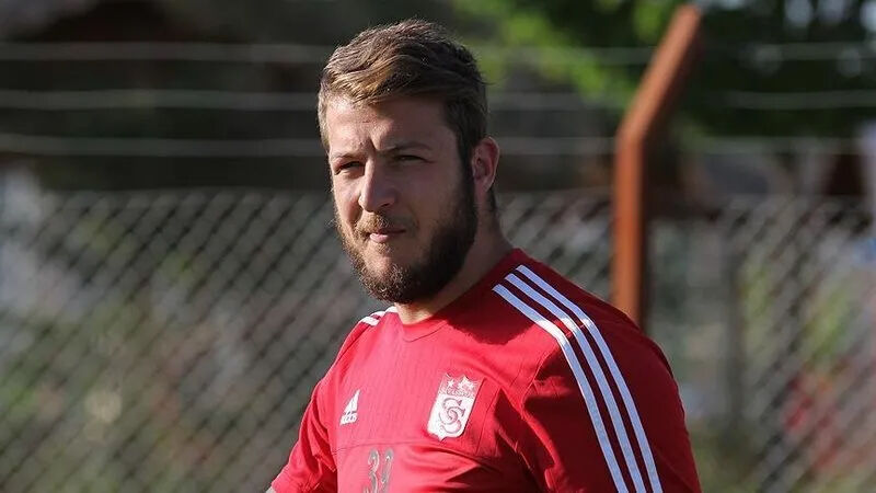 Kaçtığı için gözaltı işlemi uygulanamamıştı! Eski futbolcu Batuhan Karadeniz hakkında yeni gelişme - 2. Resim