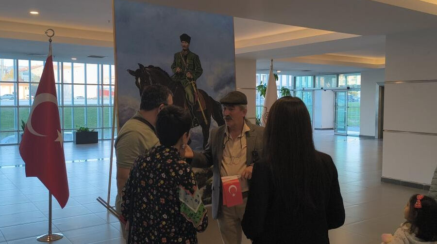 Kırşehir Belediyesi'ne 'Atatürk portresi' tepkisi! Emekli astsubaya alacağı ödenmedi - 1. Resim