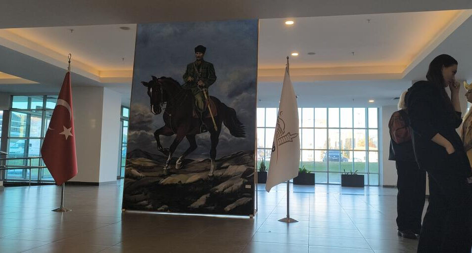 Kırşehir Belediyesi'ne 'Atatürk portresi' tepkisi! Emekli astsubaya alacağı ödenmedi - 2. Resim