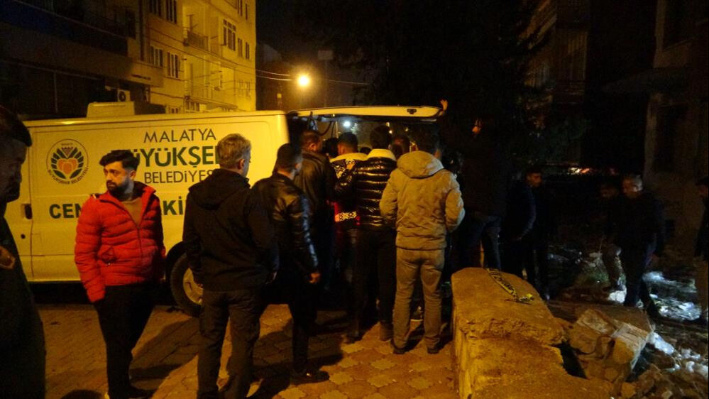 Malatya'da hasarlı binada ceset bulundu! Kimliği belli oldu Malatya'da hasarlı binada ceset bulundu! Kimliği belli oldu - 2. Resim