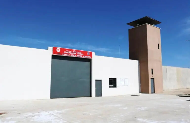 Narin'in katillerinin cezaevindeki durumu belli oldu! Nevzat ve Salim'i koydukları yer dikkat çekti Narin'in katillerinin cezaevindeki durumu belli oldu! Nevzat ve Salim'i koydukları yer dikkat çekti - 1. Resim