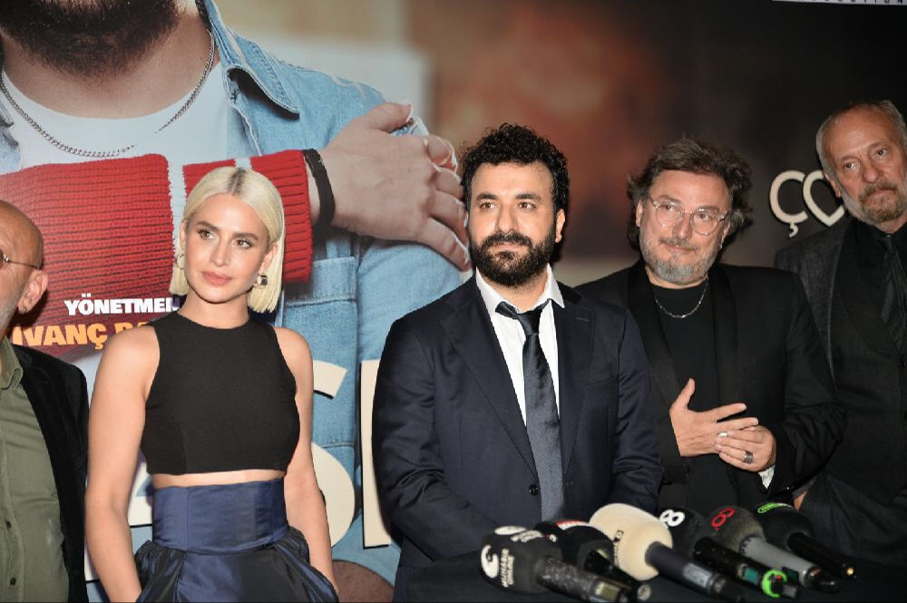 TV'de ilk kez yayınlandı! Çok Aşk filminin oyuncuları kimler, nerede çekildi? - 2. Resim