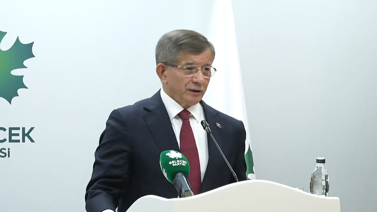 Ahmet Davutoğlu DEM Parti Genel Başkanlarıyla görüştü: Bahçeli'nin çağrısı olumlu etki yaptı - 1. Resim