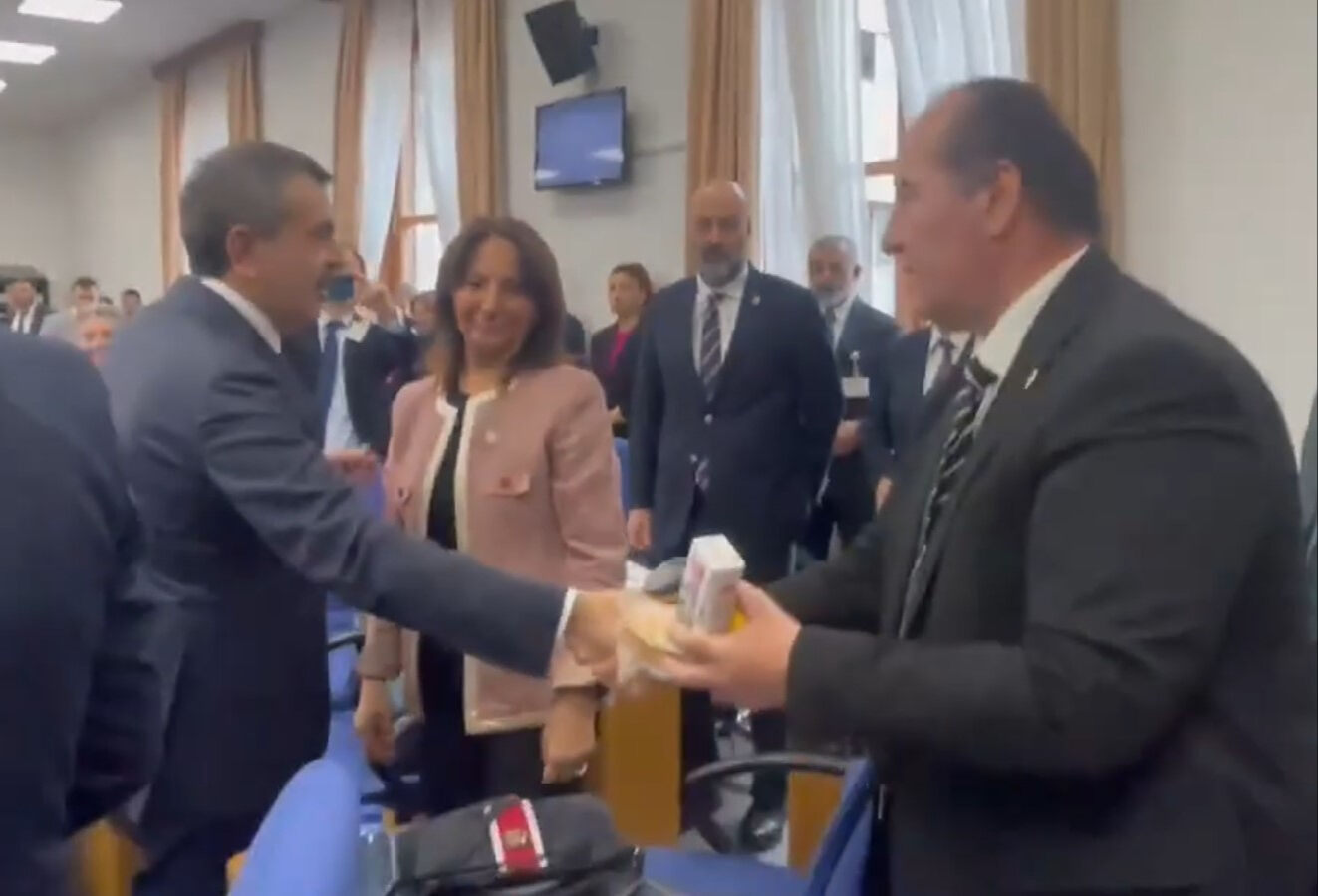 Bakan Yusuf Tekin'den kendisine laf atan CHP'li vekillere sert cevap - 1. Resim