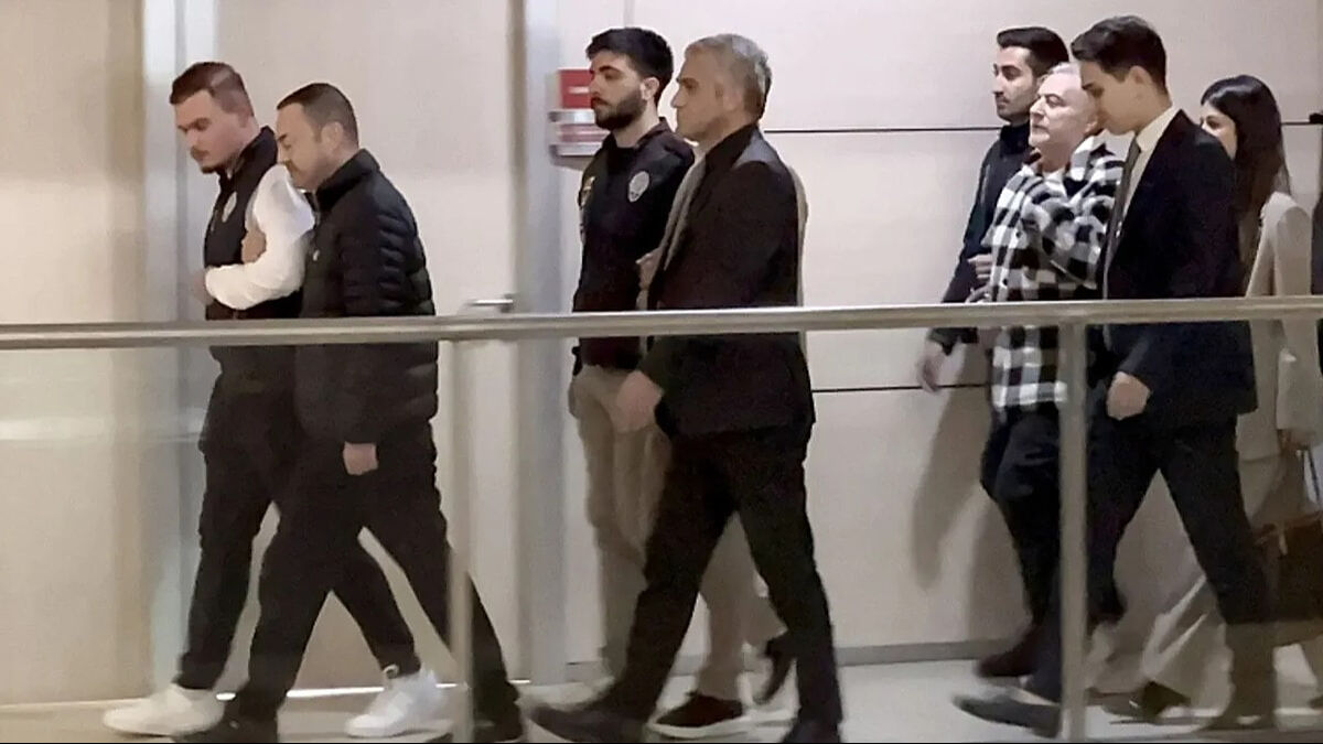 'En korkunç gündü' diyerek babası hakkında konuştu! Yasmin Erbil'in sözleri gündem oldu - 1. Resim