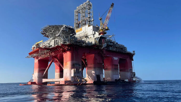 İstanbul Boğazı'nda Transocean Barents nedeniyle gemi trafiği çift yönlü askıya alındı İstanbul Boğazı'nda Transocean Barents nedeniyle gemi trafiği çift yönlü askıya alındı - 1. Resim