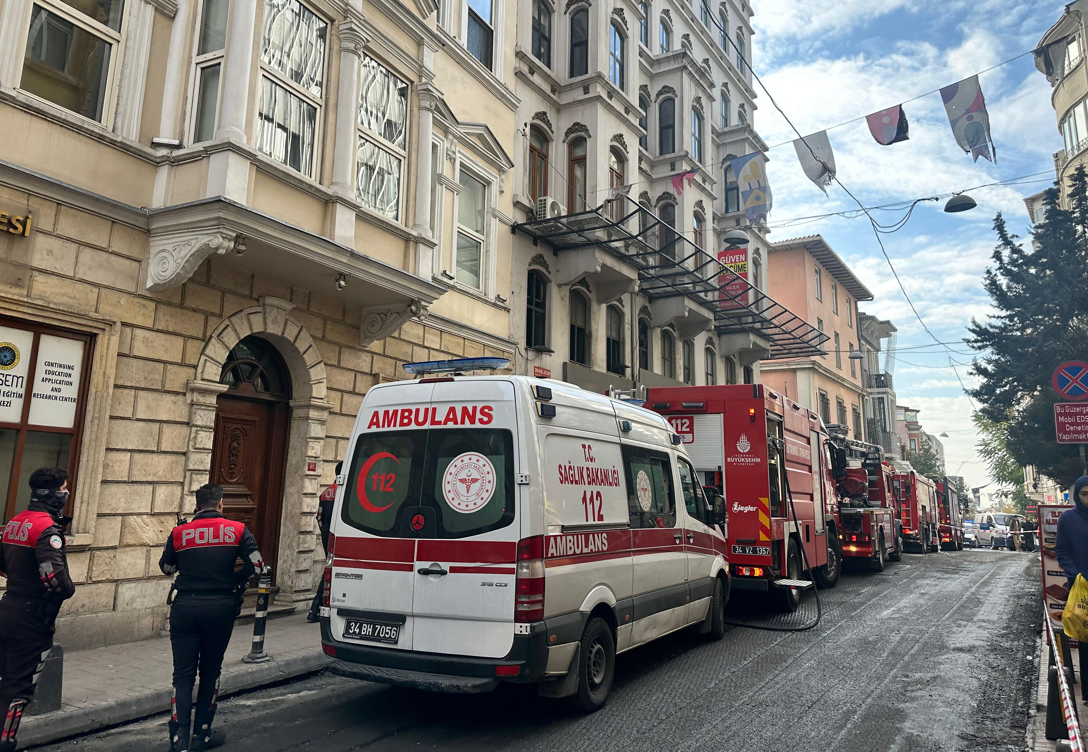 İstanbul'da feci ölüm! Tamir etmeye çalıştığı asansör üzerine düştü İstanbul'da feci ölüm! Tamir etmeye çalıştığı asansör üzerine düştü - 1. Resim