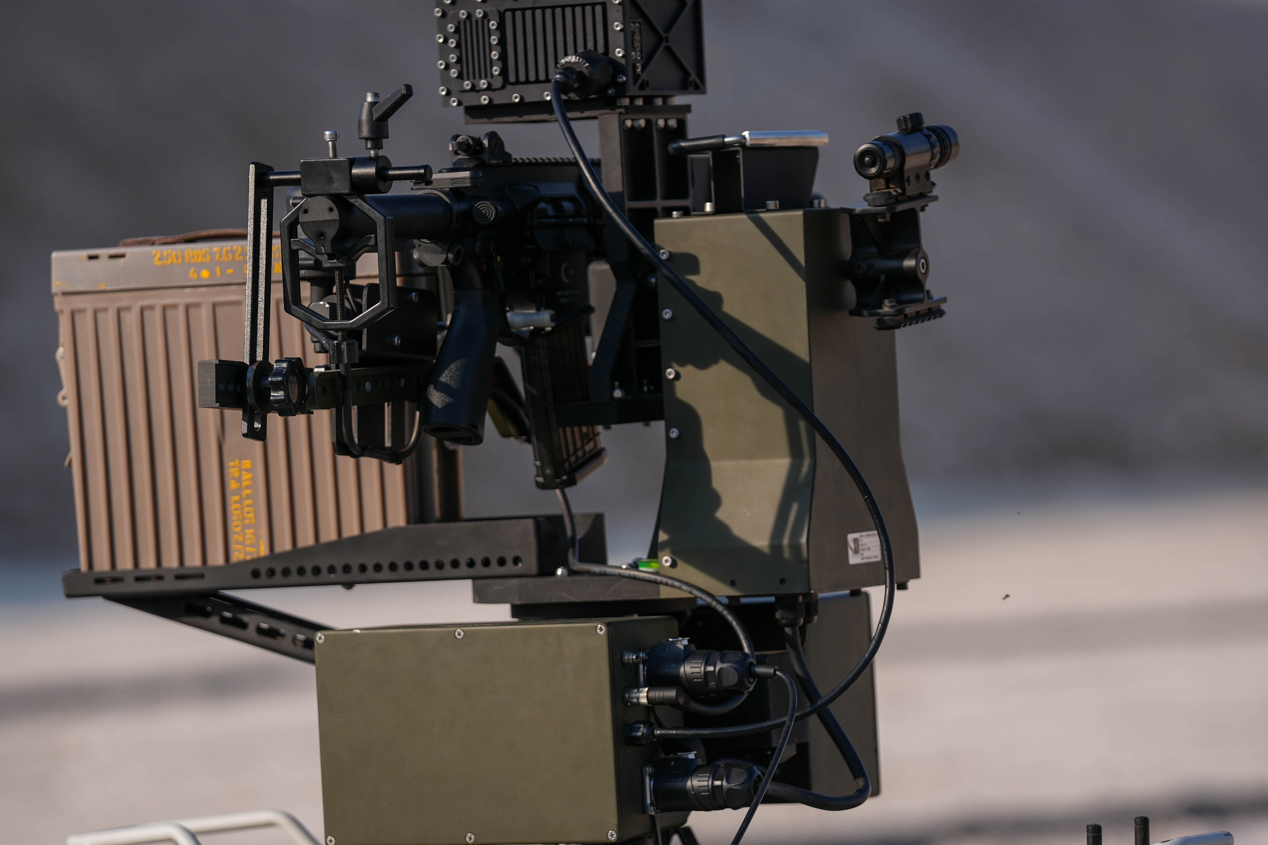 Milli robot köpek "Bars" keskin nişancılıkta göz doldurdu! - 1. Resim