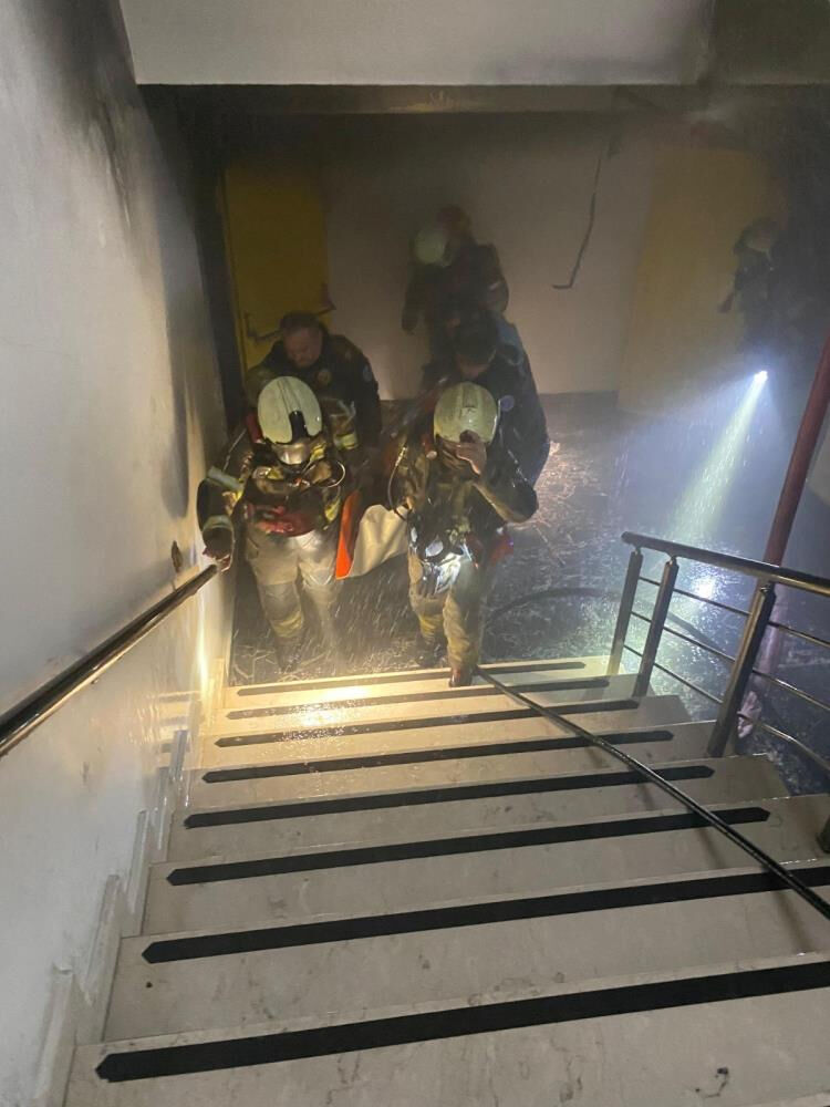 Özel okulda yangın çıktı, 1 kişi hayatını kaybetti Özel okulda yangın çıktı, 1 kişi hayatını kaybetti - 1. Resim