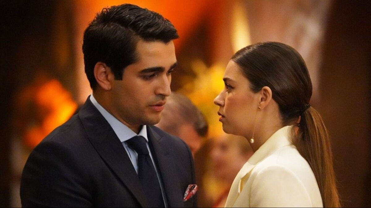 Yalı Çapkını'nda beklenmedik ayrılık! Diziden ayrılıyorlar Yalı Çapkını'nda beklenmedik ayrılık! Diziden ayrılıyorlar - 1. Resim