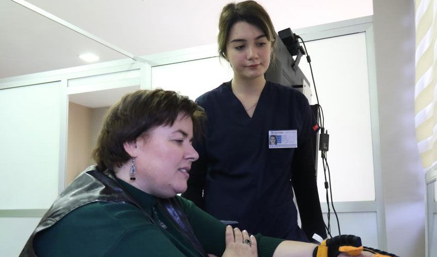 Bacağındaki uyuşuklukla gitti, hayatının şokunu yaşadı! “Sol tarafım yok gibiydi şu an kullanıyorum” - 1. Resim