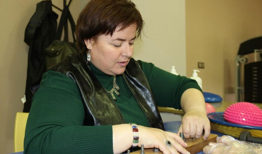 Bacağındaki uyuşuklukla gitti, hayatının şokunu yaşadı! “Sol tarafım yok gibiydi şu an kullanıyorum” - 2. Resim