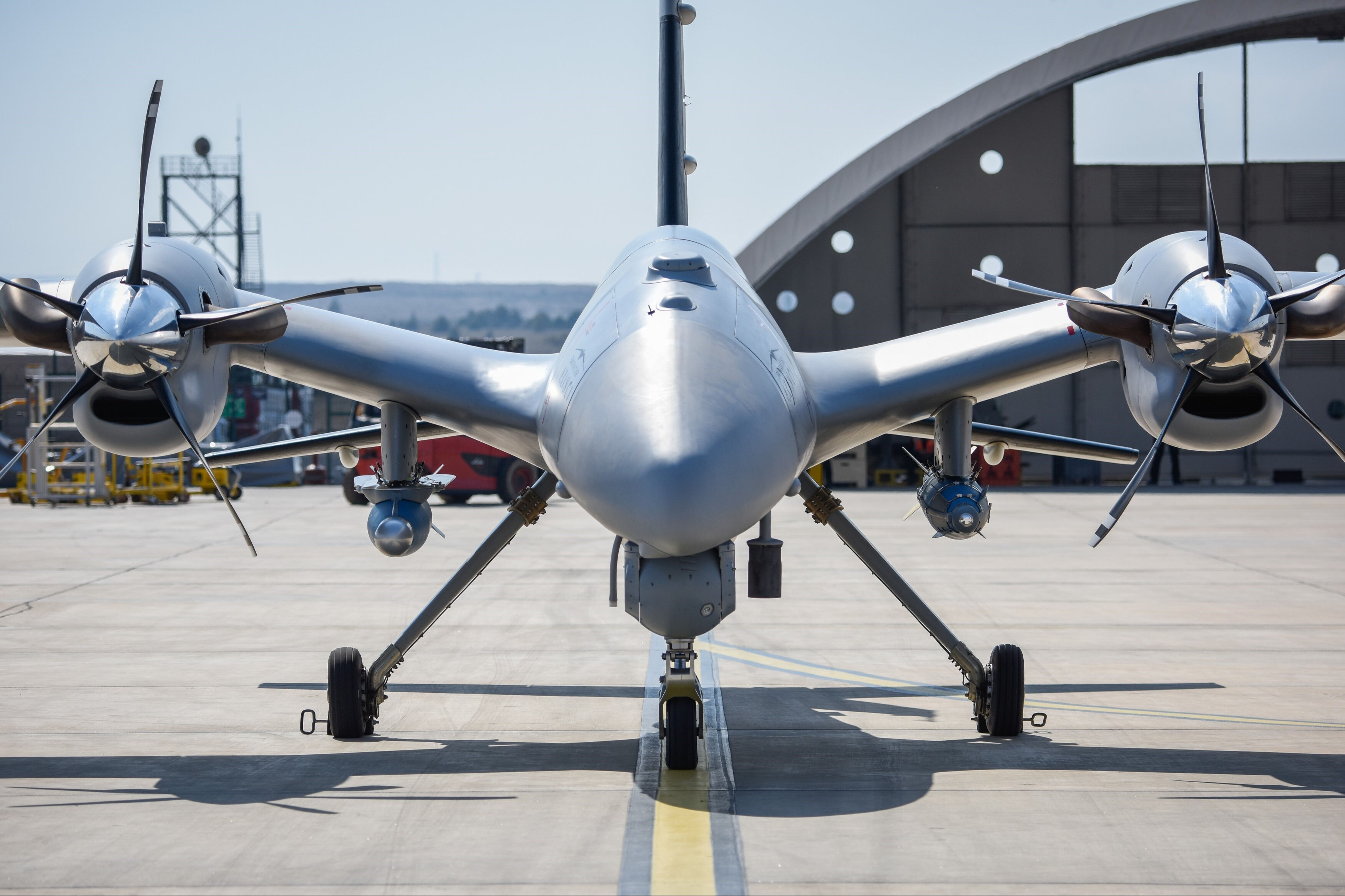 Bayraktar AKINCI’dan milli mühimmat ile tam isabet Bayraktar AKINCI’dan milli mühimmat ile tam isabet - 1. Resim