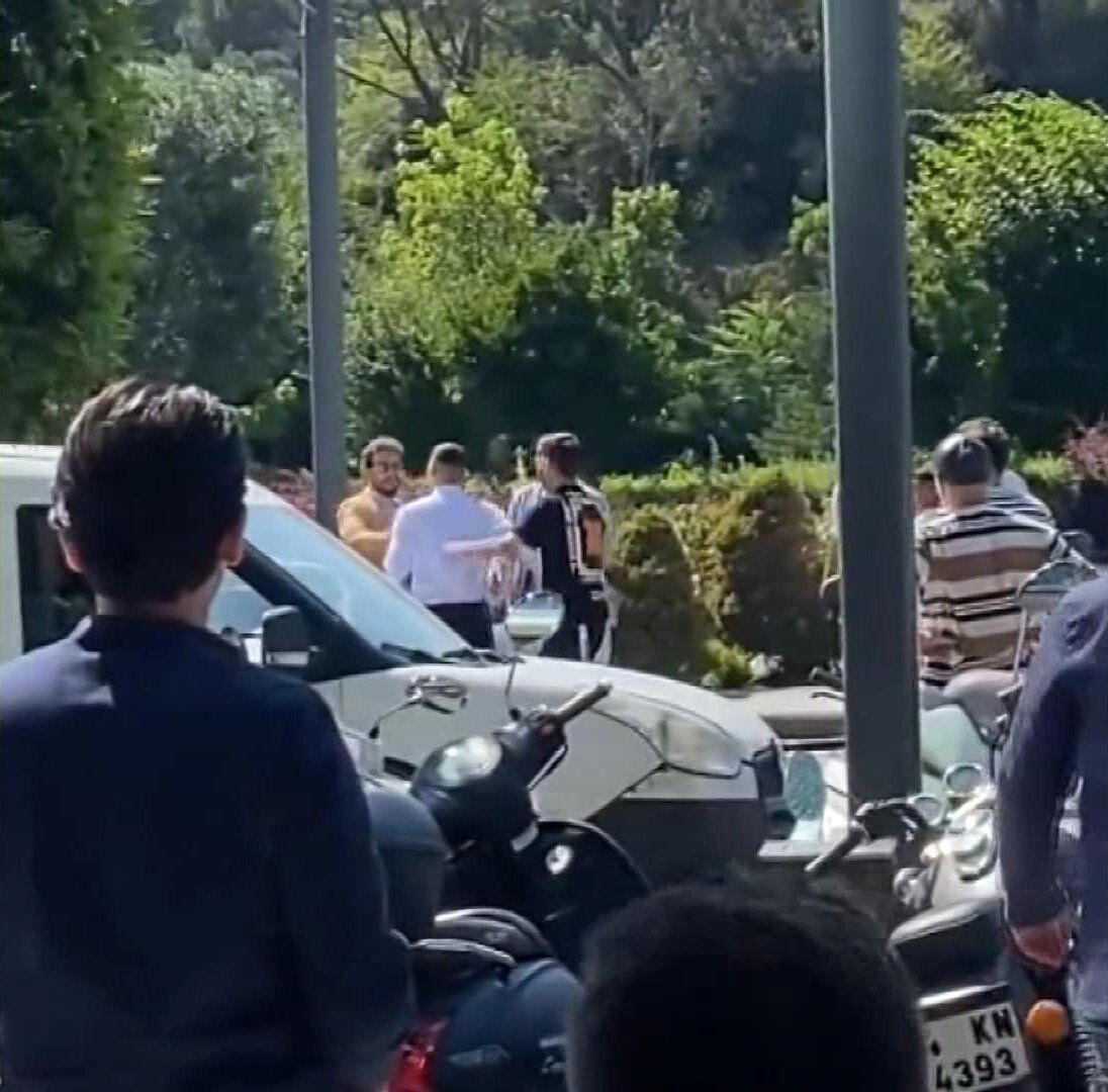 Danilo şef sokak ortasında iki çalışanından dayak yedi! Kavganın sebebini bizzat açıkladı Danilo şef sokak ortasında iki çalışanından dayak yedi! Kavganın sebebini bizzat açıkladı - 2. Resim