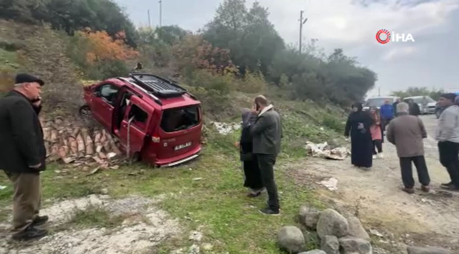 Dedesinin aracını kaçıran çocuk polisten kaçarken şarampole uçtu - 1. Resim