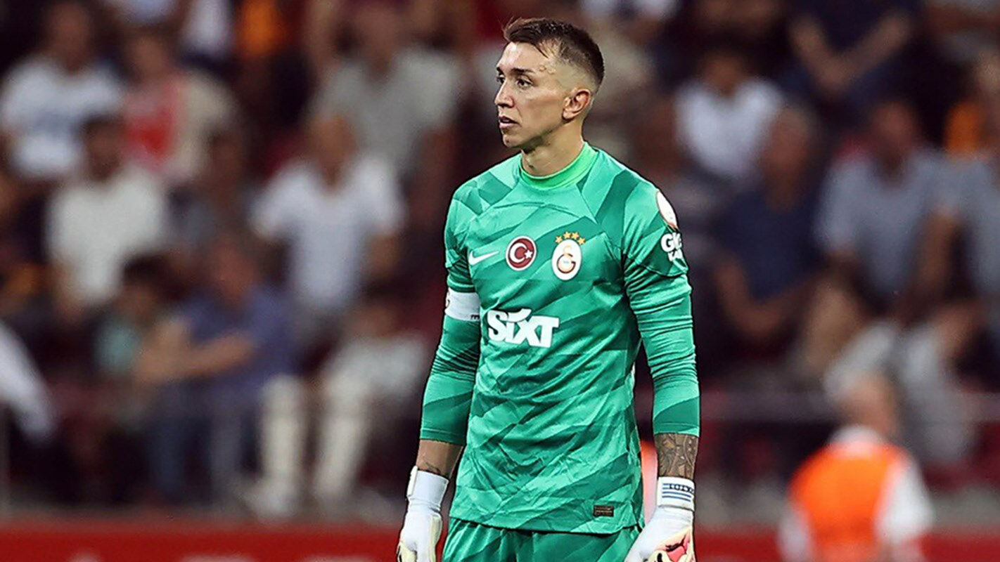 Galatasaray'da Muslera'nın yerine Kaua Santos geliyor! Beşiktaş maçında duvar örmüştü Galatasaray'da Muslera'nın yerine Kaua Santos geliyor! Beşiktaş maçında duvar örmüştü - 1. Resim