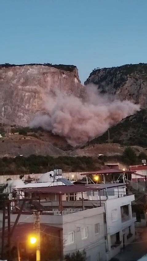 Hatay'da yürekler ağza geldi! Her yeri toz kapladı, millet deprem sandı - 1. Resim