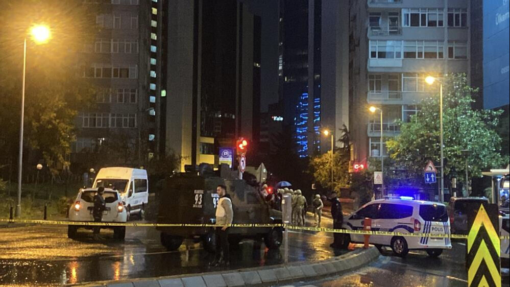 İsrail Konsolosluğu önünde sıcak saatler! Pompalı tüfekle hava ateş açtı, özel harekat yakaladı - 3. Resim