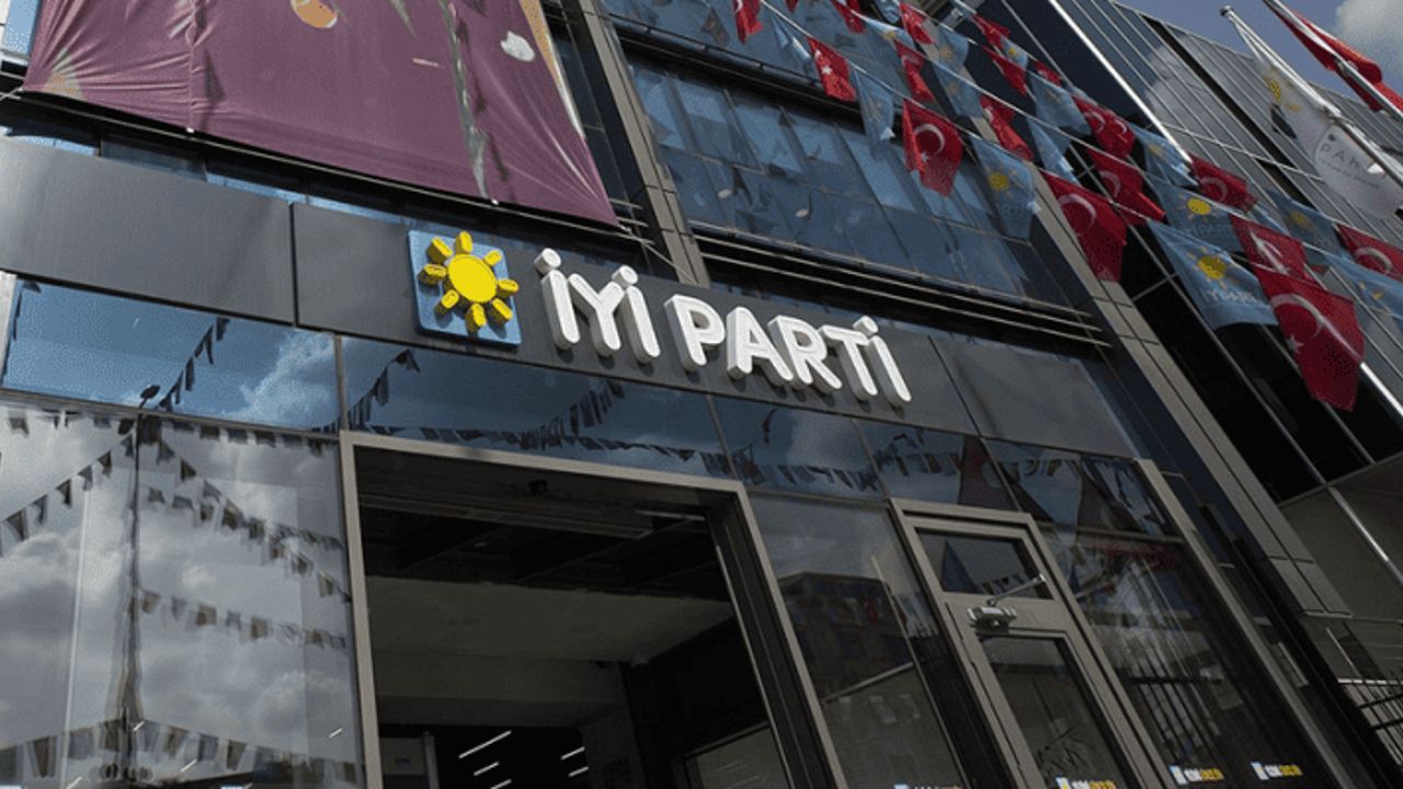 İyi Partili Belediye Başkanı Şerafettin Aydoğdu istifa etti İyi Parti'de bir istifa daha! Yönetime zehir zemberek sözlerle ayrıldı