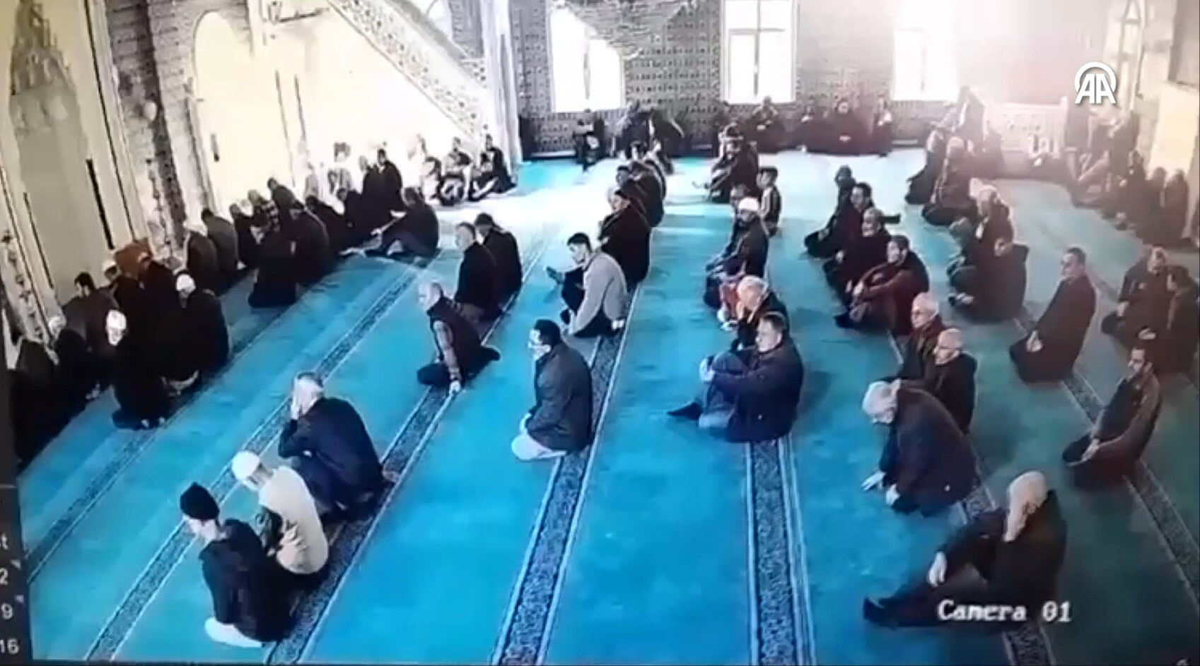 Rize'deki 4.7'lik depreme camide yakalandılar! Anbean kamerada Rize'deki 4.7'lik depreme camide yakalandılar! Anbean kamerada - 3. Resim