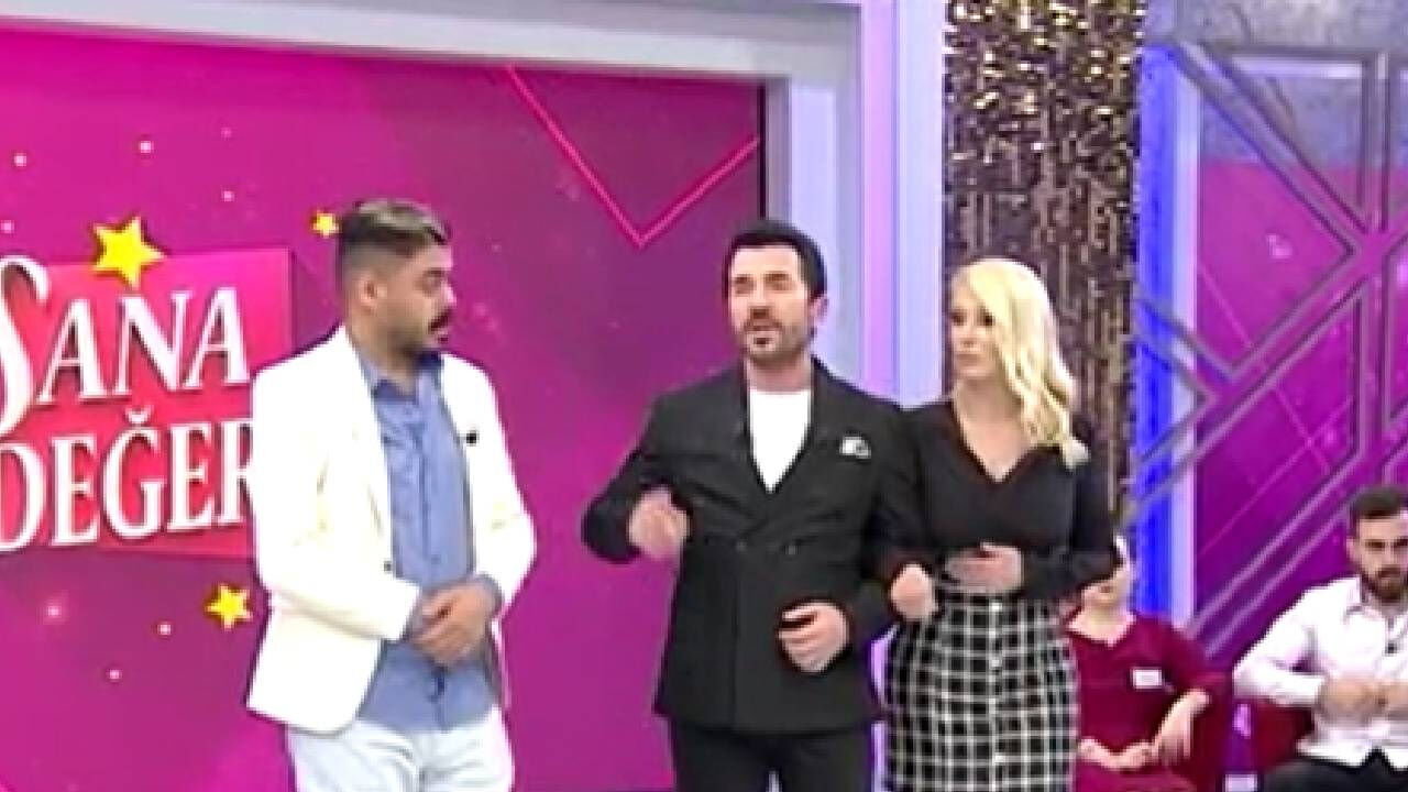 Songül Karlı canlı yayında fenalaştı! Karnından tutarak 'Çok kötüyüm' dedi Songül Karlı canlı yayında fenalaştı! Karnından tutan sunucunun sakin tavırları dikkat çekti - 3. Resim