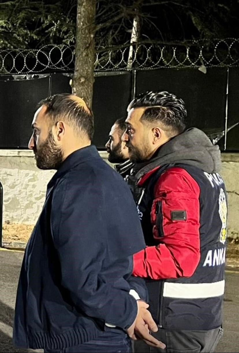 Tetiği böyle çekmiş! Mado'daki silahlı kavgada kan donduran görüntüler Tetiği böyle çekmiş! Mado'daki silahlı kavgada kan donduran görüntüler - 2. Resim