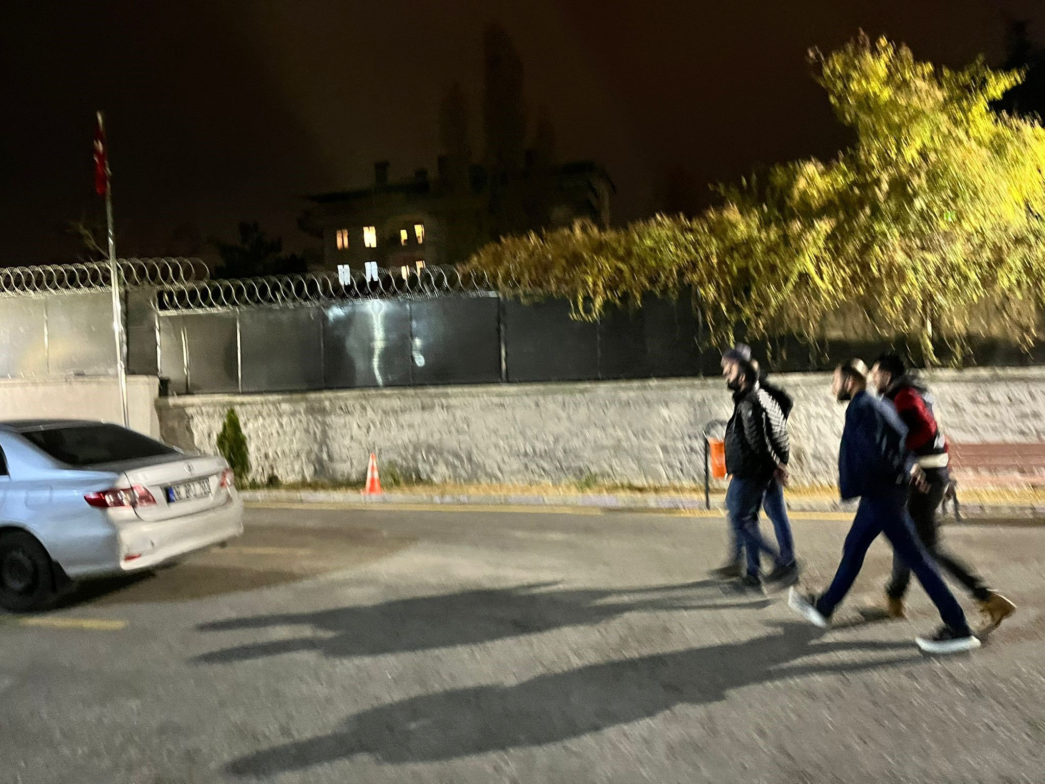 Tetiği böyle çekmiş! Mado'daki silahlı kavgada kan donduran görüntüler Tetiği böyle çekmiş! Mado'daki silahlı kavgada kan donduran görüntüler - 1. Resim