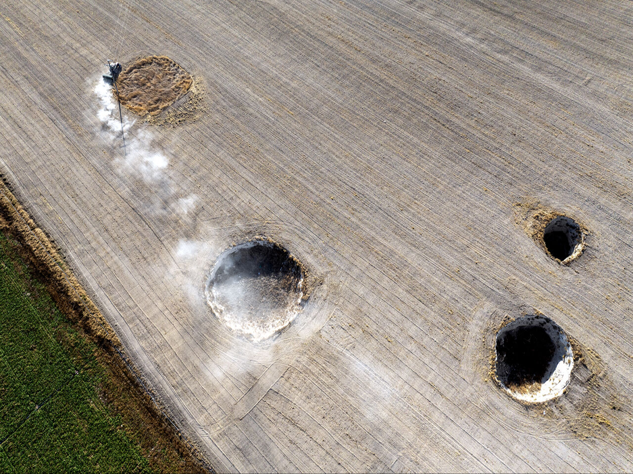 Traktör rallisi! Konyalı çiftçi 8 obruklu tarlayı ekmeyi başardı - 5. Resim