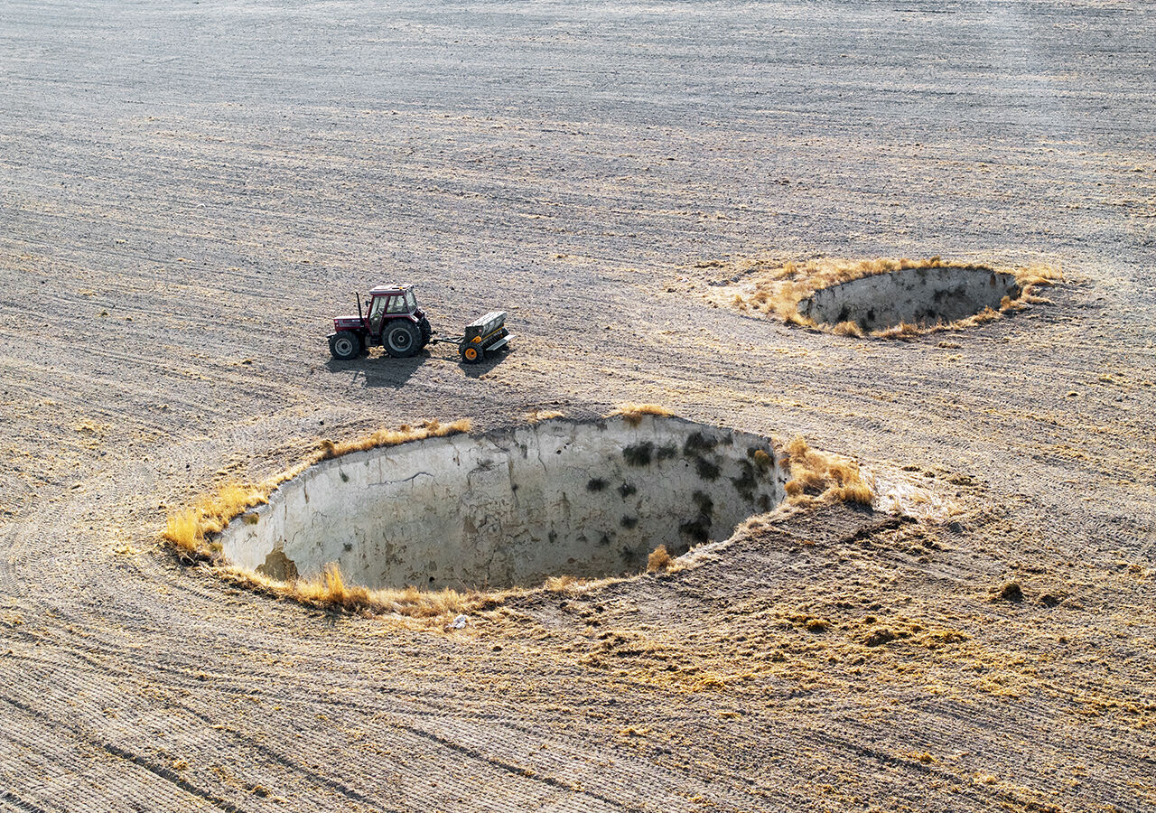 Traktör rallisi! Konyalı çiftçi 8 obruklu tarlayı ekmeyi başardı - 6. Resim