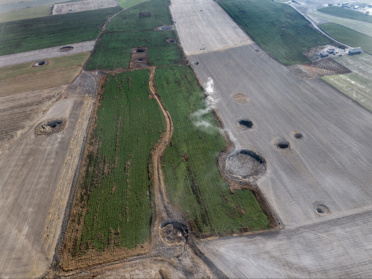 Traktör rallisi! Konyalı çiftçi 8 obruklu tarlayı ekmeyi başardı - 9. Resim