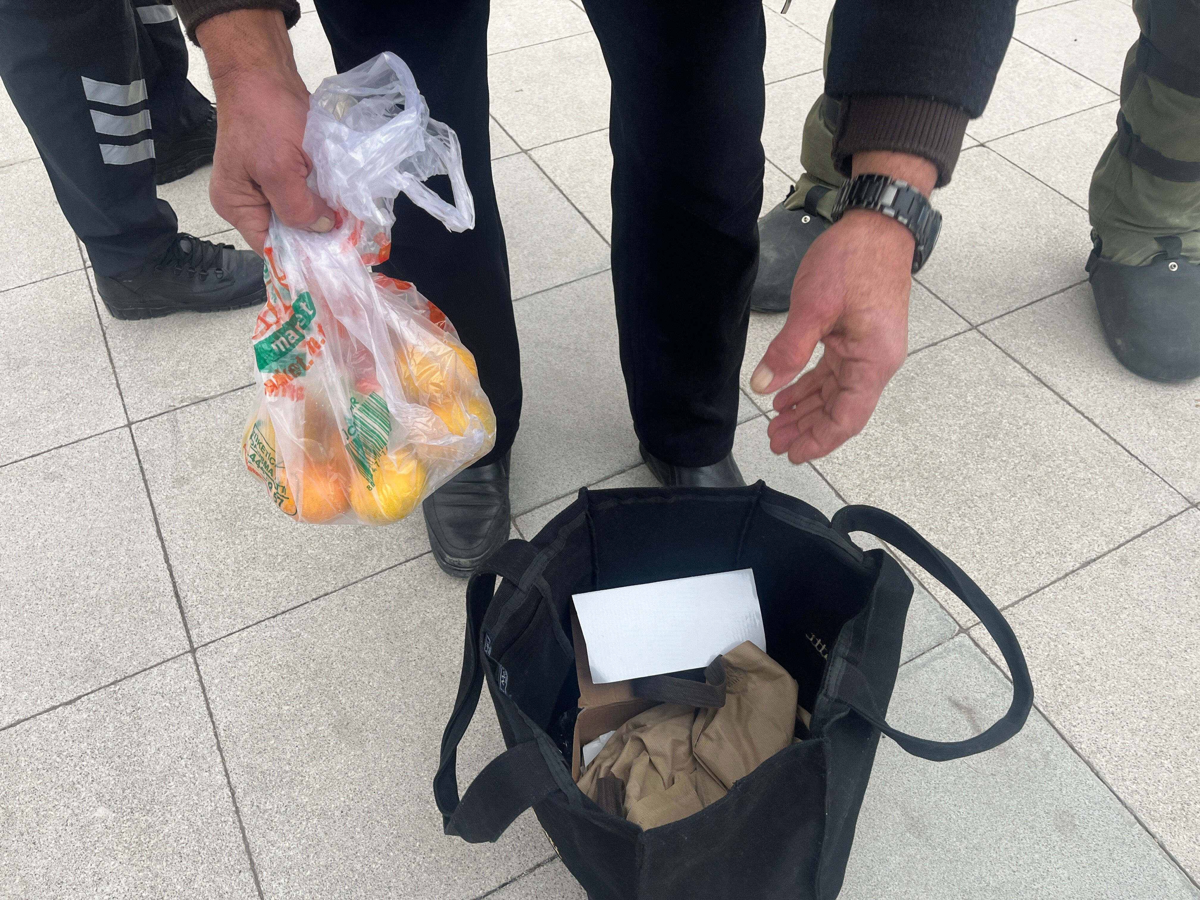 Yüksek Hızlı Tren garında bomba paniği! Çantadan çıkanlar ise güldürdü - 1. Resim