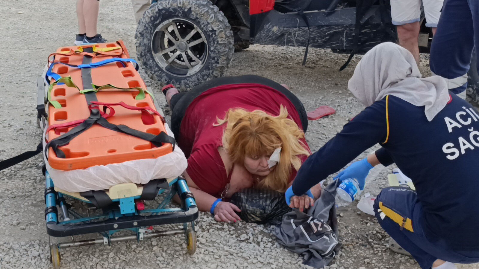 ATV ile dirft atan turistler, gazetecilere saldırdı - 1. Resim