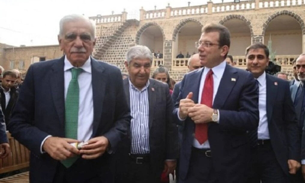Ekrem İmamoğlu, DEM'li Ahmet Türk'e destek için Mardin'e gitti - 1. Resim