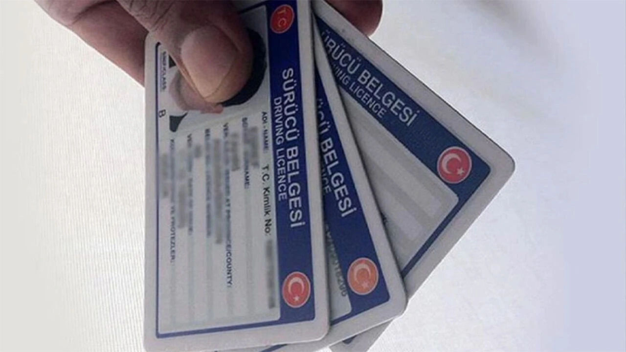 Eski sürücü belgeleri geçersiz sayılacak! Ehliyet yenileme son tarih ne zaman? Eski sürücü belgeleri geçersiz sayılacak! Ehliyet yenileme son tarih ne zaman? - 1. Resim