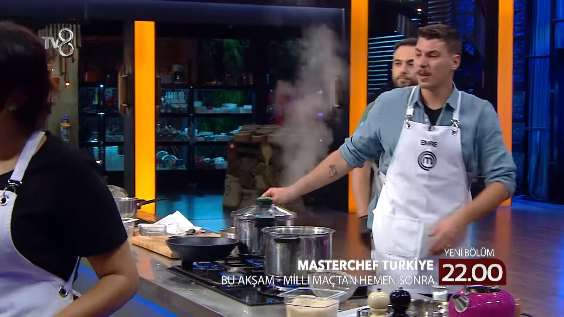 MasterChef’te bir talihsiz kaza daha! Kaynar tencereyle beraber devrildi - 3. Resim