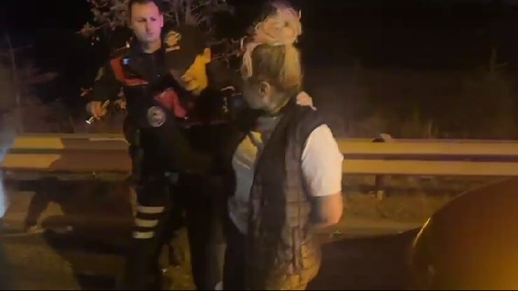 Sosyal medya fenomenleri arasında şok kavga! Silahlar patladı, etraf savaş alanına döndü - 1. Resim