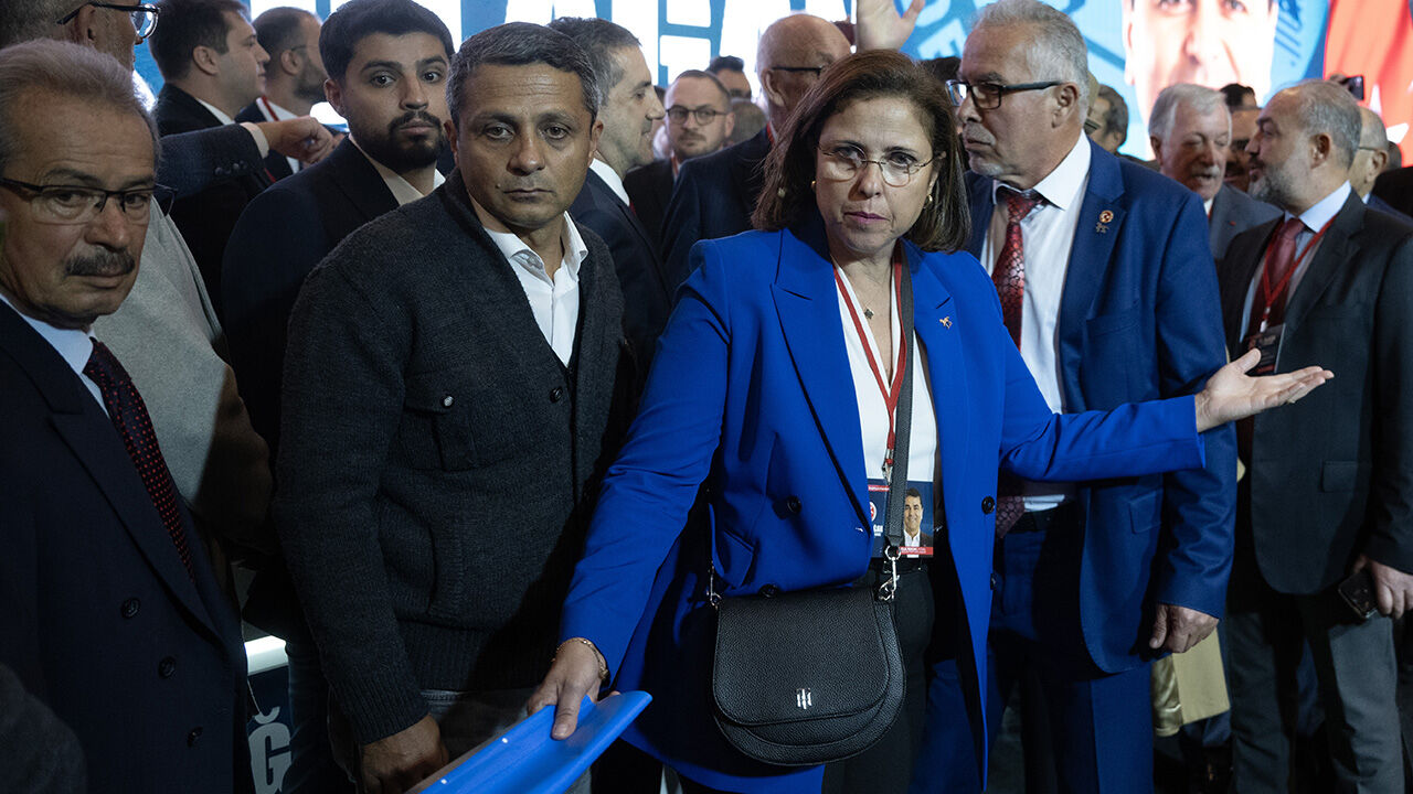 Demokrat Parti Kurultayı'nda adaylık kavgası: Açık açık darbe yapıldı, demokrasiden zerre nasip almamışlar - 1. Resim