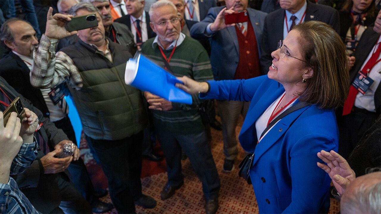Demokrat Parti Kurultayı'nda adaylık kavgası: Açık açık darbe yapıldı, demokrasiden zerre nasip almamışlar - 2. Resim