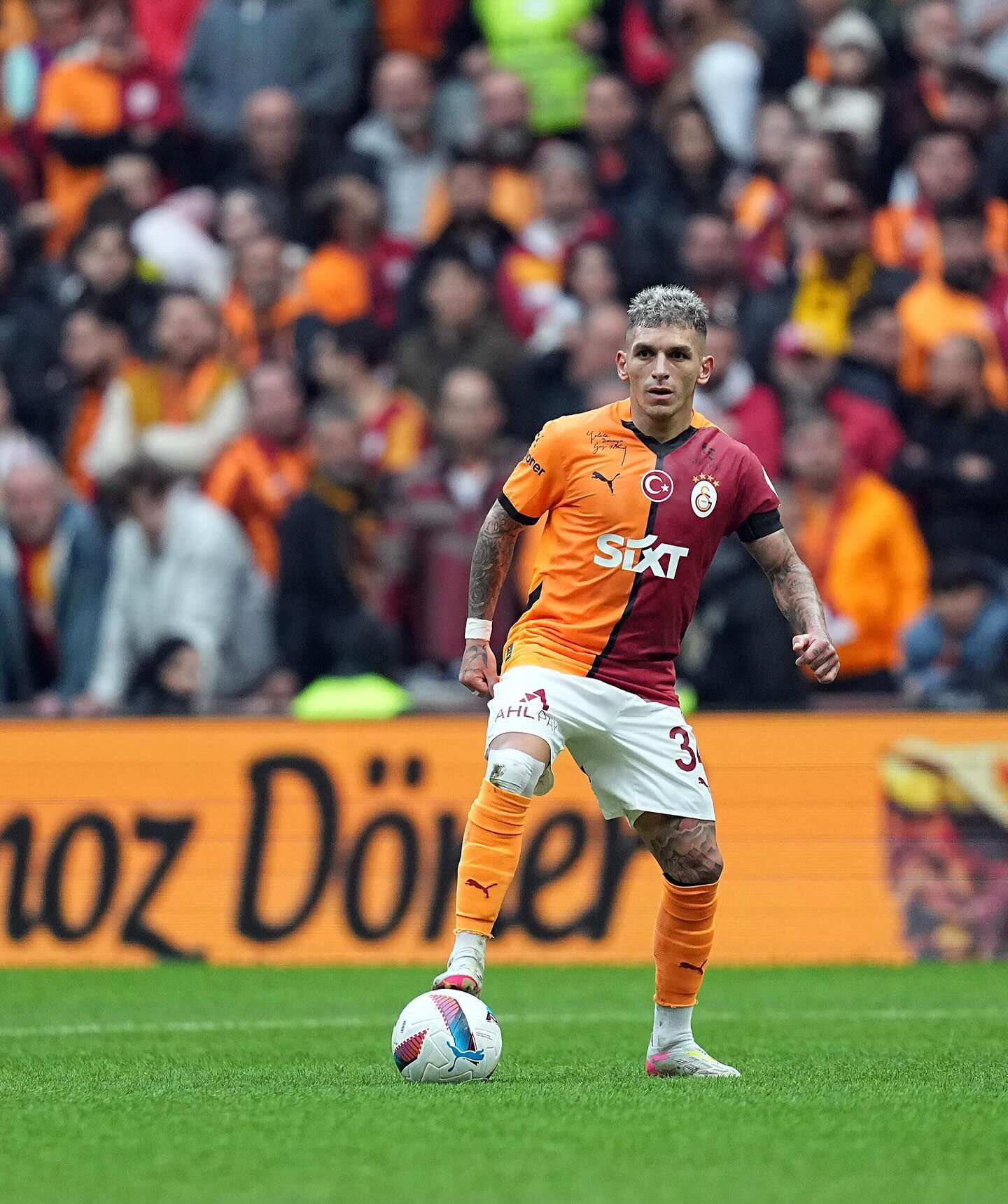 Devrim Özkan futbolcu Lucas Torreira'nın doğup büyüdüğü evi paylaştı! Bir bakan bir daha baktı - 2. Resim