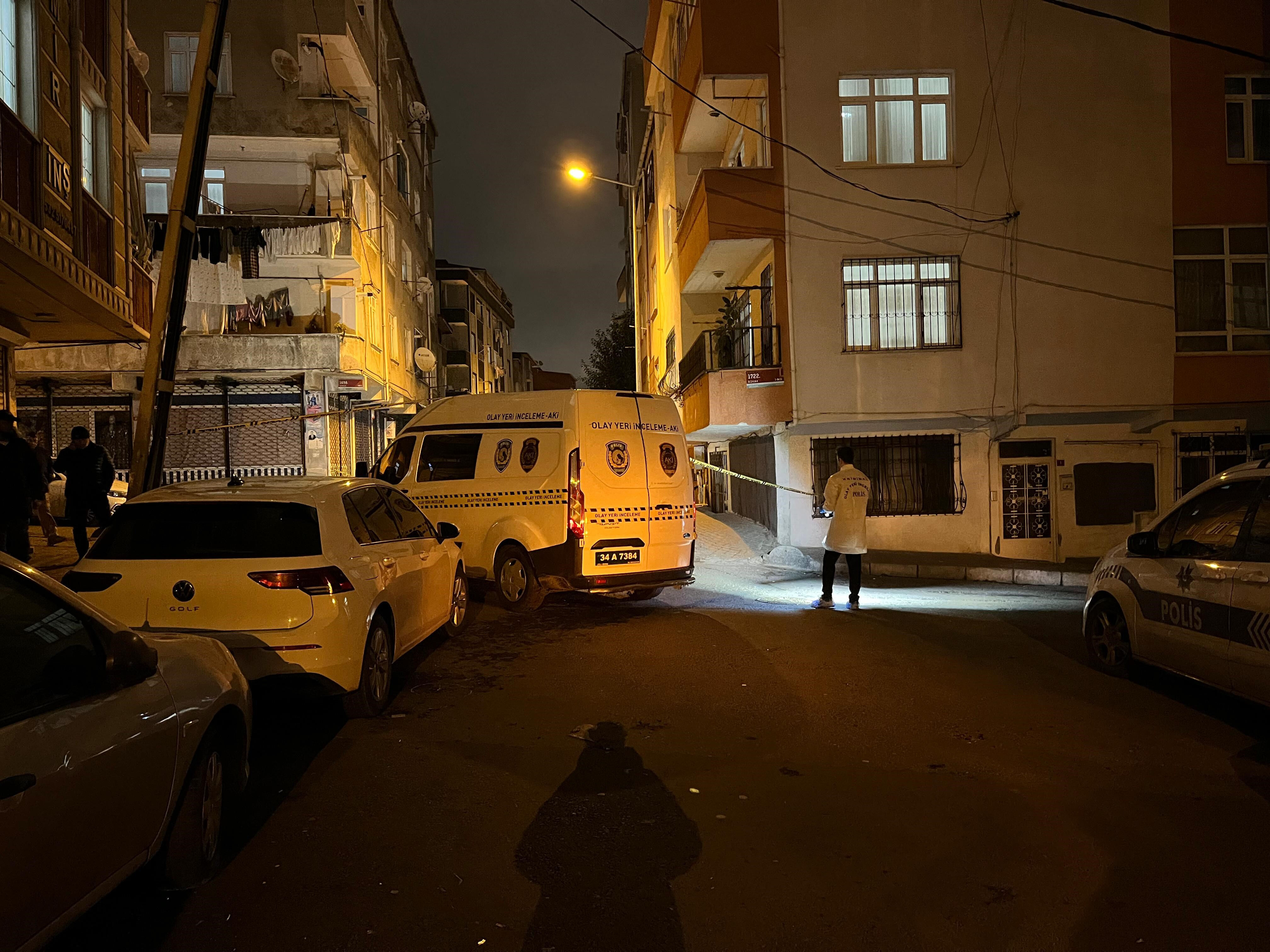 İstanbul'da sıcak saatler! Yol kapatıp, polise saldırdılar - 1. Resim