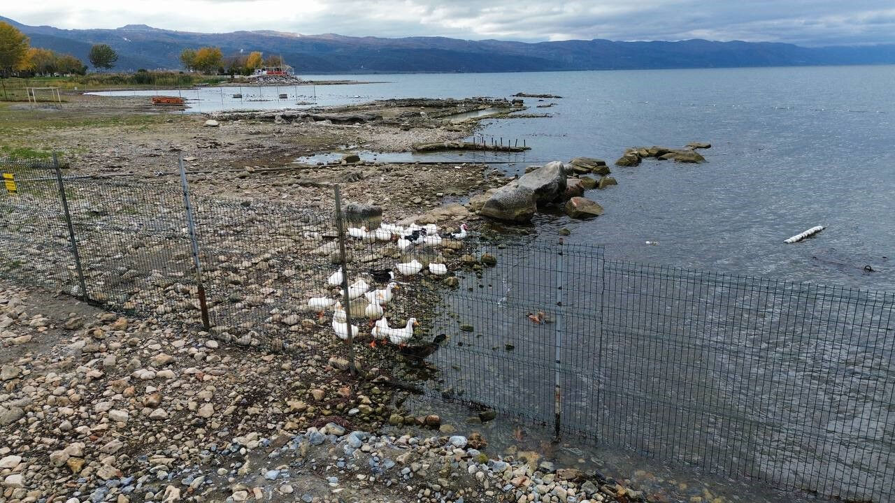İznik Gölü korkuttu! Kuraklık 2 bin yıllık bazilikayı ortaya çıkardı - 2. Resim