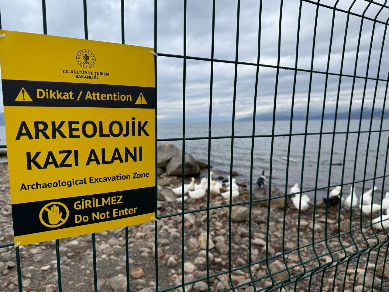 İznik Gölü korkuttu! Kuraklık 2 bin yıllık bazilikayı ortaya çıkardı - 3. Resim