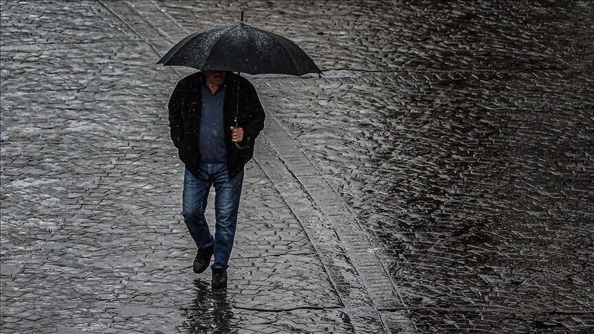 Meteoroloji'den yeni uyarı var! Sıcaklıklar düşüyor, kuvvetli sağanak geliyor - 1. Resim