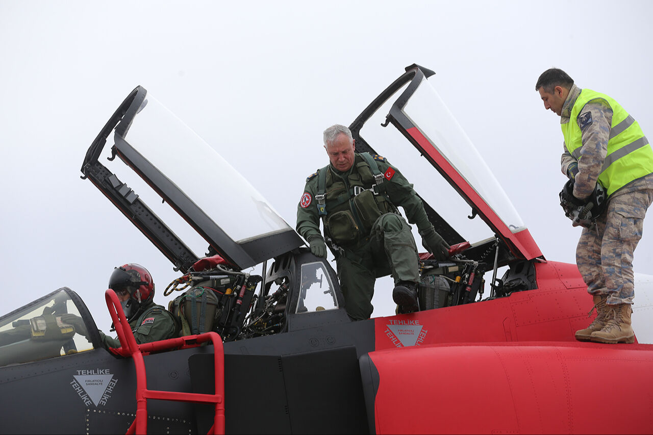 Panter Filo göklerde! F-4E Phantom uçakları 50’nci yılını Eskişehir semalarındaki şovuyla kutladı - 6. Resim