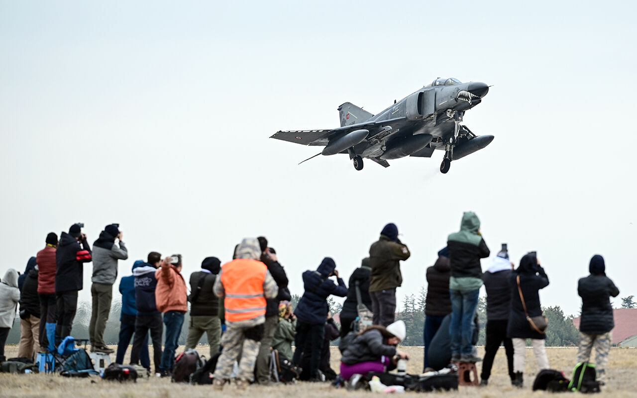 Panter Filo göklerde! F-4E Phantom uçakları 50’nci yılını Eskişehir semalarındaki şovuyla kutladı - 3. Resim