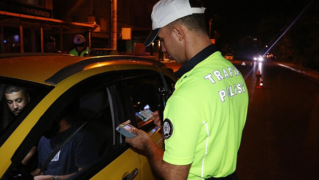 2025 ehliyet yenileme ücreti ne kadar? Ehliyet yenilememe cezası 12 bin 978 TL olarak uygulanacak! 2025 ehliyet yenileme ücreti ne kadar? Ehliyet yenilememe cezası 12 bin 978 TL olarak uygulanacak! - 3. Resim