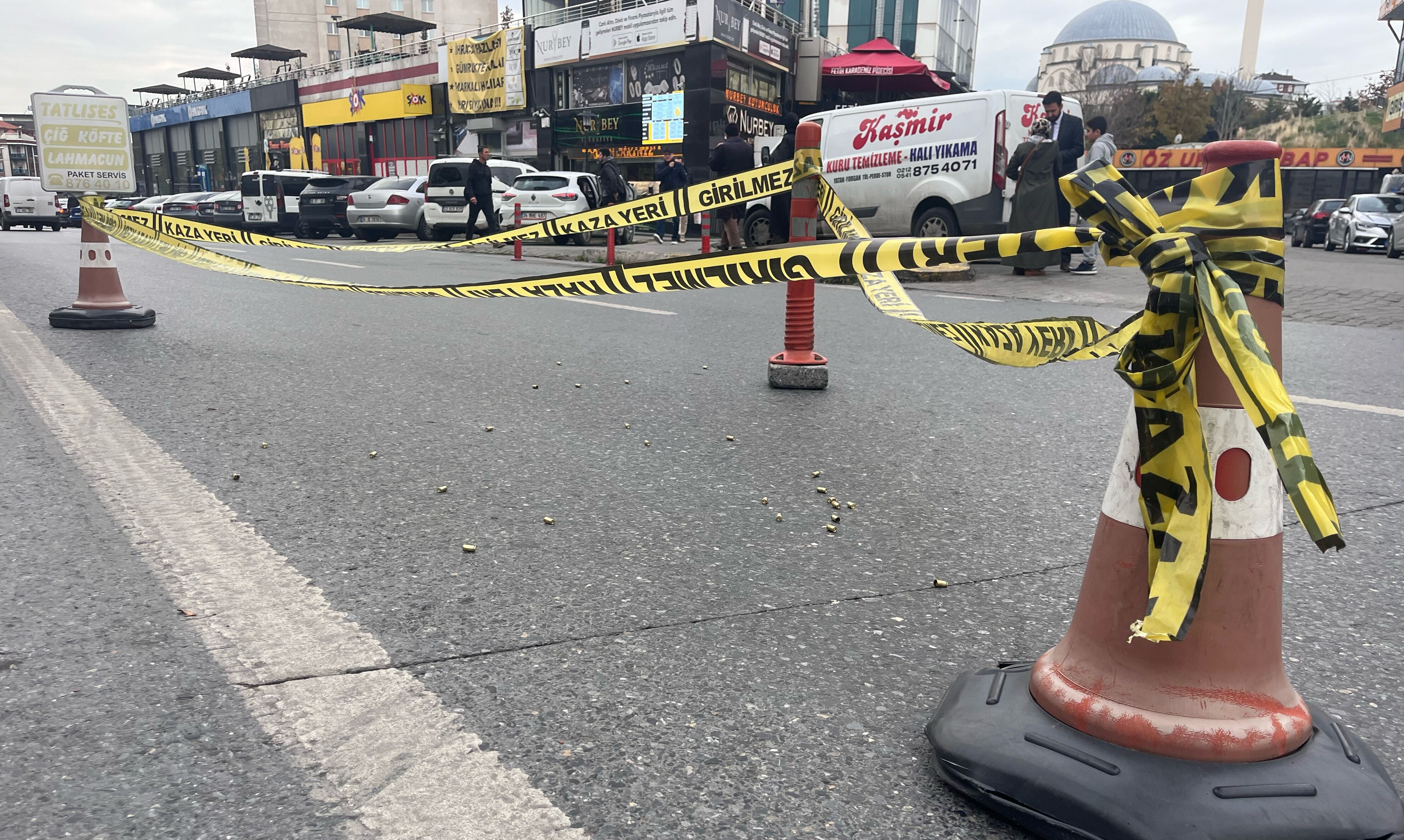 Bir ayda ikinci silahlı saldırı! Kuyumcuya 28 mermi isabet etti Bir ayda ikinci silahlı saldırı! Kuyumcuya 28 mermi isabet etti - 2. Resim